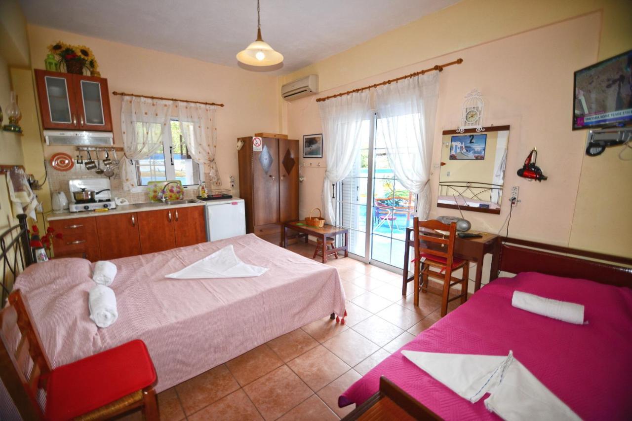 Ikaria Studios Manganíti Kültér fotó